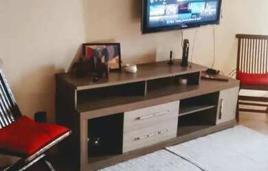 Imagem: O apartamento possui 2 Dormitórios, Acomodam 6 pessoas e está