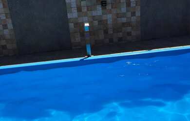 Imagem: A casa possui 1 Dormitório, 2 Banheiros, 3 Vagas na garagem