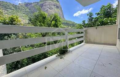 Imagem: A casa em condomínio possui 4 Dormitórios, 4 Banheiros, 4