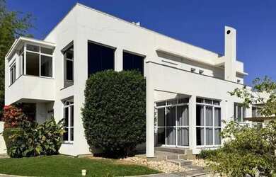 Imagem: A casa possui 5 Dormitórios, 5 Banheiros, 5 Vagas na garagem