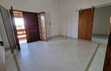 Imagem: A casa possui 3 Dormitórios, 3 Banheiros, 4 Vagas na garagem