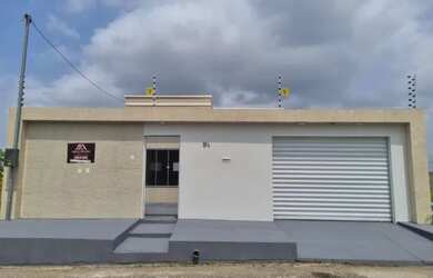 Imagem: A casa possui 3 Dormitórios, 2 Banheiros, 1 Vaga na garagem