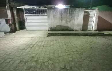 Imagem: A casa possui 4 Dormitórios, 4 Banheiros, 2 Vagas na garagem