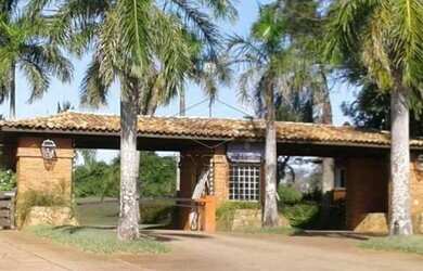 Imagem: A casa em condomínio possui 5 Dormitórios, 5 Banheiros, 4