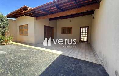 Imagem 2: Casa para aluguel tem 234 m² com 04 quartos no Bairro Custódio Pereira em Uberlândia - MG