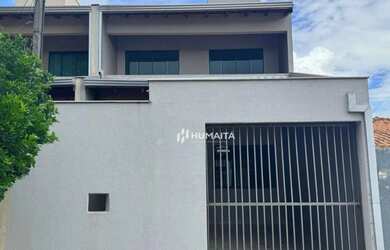 Imagem: A casa possui 3 Dormitórios, 1 Banheiro, 1 Vaga na garagem