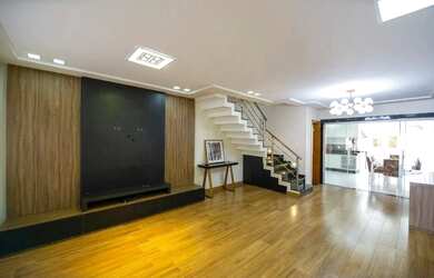 Imagem: A casa possui 3 Dormitórios, 4 Banheiros, 4 Vagas na garagem