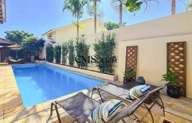 Imagem: A casa possui 3 Dormitórios, 3 Banheiros, 3 Vagas na garagem