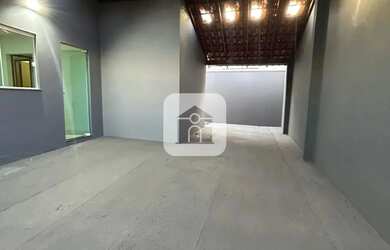 Imagem: A casa possui 2 Dormitórios, 2 Banheiros, 2 Vagas na garagem