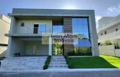 Imagem: A casa possui 3 Dormitórios, 4 Banheiros, 2 Vagas na garagem