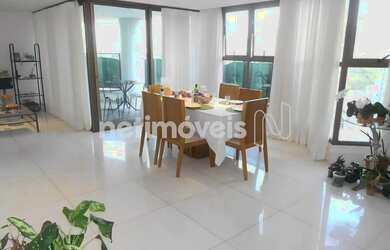 Imagem: O apartamento possui 4 Dormitórios, 3 Banheiros, 4 Vagas na