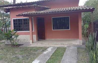 Imagem: A casa possui 2 Dormitórios, 1 Banheiro, 1 Vaga na garagem