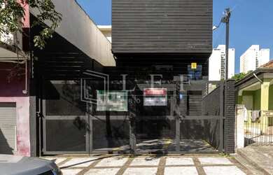 Imagem: O depósito possui 3 Vagas na garagem e 251m² de Área e está