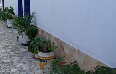 Imagem: A casa possui 1 Dormitório, 1 Vaga na garagem e está localizado