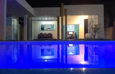 Imagem: A casa possui 5 Dormitórios, 3 Vagas na garagem e está localizado