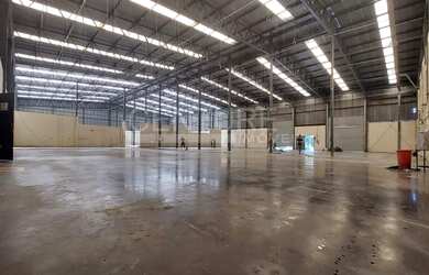 Imagem: O depósito possui 5 Vagas na garagem, 4.000m² de Área e