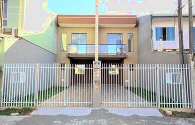 Imagem: A casa possui 2 Dormitórios, 2 Banheiros, 2 Vagas na garagem