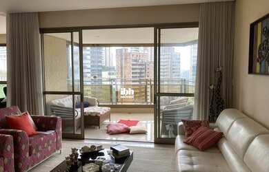 Imagem: O apartamento possui 4 Dormitórios, 5 Banheiros, 271-0m² de