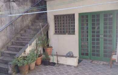 Imagem: A casa possui 4 Dormitórios, 3 Banheiros, 2 Vagas na garagem