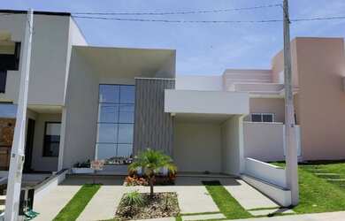 Imagem: A casa em condomínio possui 3 Dormitórios, 2 Banheiros, 3