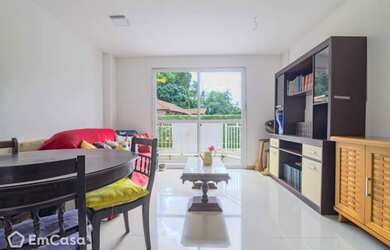 Imagem: A casa à venda possui 2 Dormitórios, 2 Banheiros, 2 Vagas