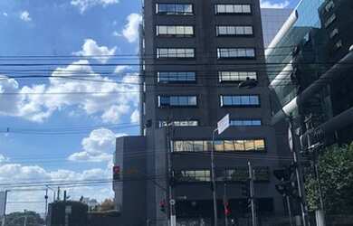 Imagem: O depósito possui 2 Vagas na garagem, 80m² de Área e está