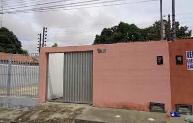 Imagem: A casa possui 2 Dormitórios, 2 Banheiros, 1 Vaga na garagem