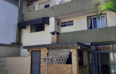 Imagem: A casa possui 4 Dormitórios, 3 Banheiros, 5 Vagas na garagem