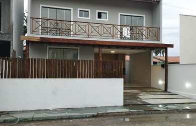 Imagem: A casa em condomínio possui 4 Dormitórios, 5 Banheiros e 3