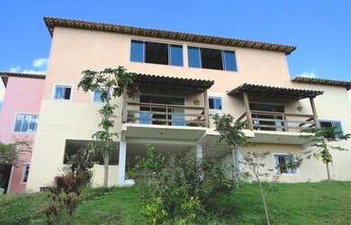 Imagem: A casa possui 4 Dormitórios, 3 Banheiros, 3 Vagas na garagem