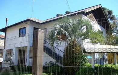 Imagem: A casa possui 3 Dormitórios, 4 Banheiros e 350m² de Área