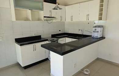 Imagem: A casa em condomínio possui 1 Dormitório, 1 Banheiro, 5 Vagas