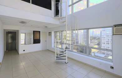 Imagem: O depósito possui 1 Vaga na garagem e 48m² de Área e está