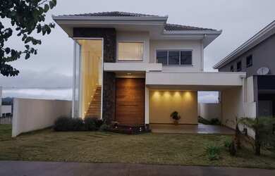 Imagem: A casa em condomínio possui 3 Dormitórios, 3 Banheiros, 2