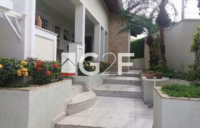 Imagem: A casa possui 3 Dormitórios, 3 Banheiros, 2 Vagas na garagem