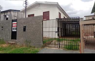 Imagem: A casa possui 2 Dormitórios, 1 Banheiro, 1 Vaga na garagem