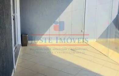 Imagem: A casa possui 3 Dormitórios, 3 Banheiros, 228m² de Área e