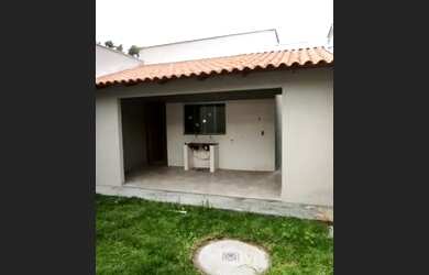 Imagem: A casa possui 2 Dormitórios, 1 Banheiro, 2 Vagas na garagem