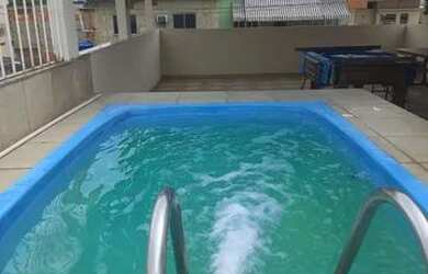 Imagem: A casa possui 4 Dormitórios, 4 Banheiros, 2 Vagas na garagem