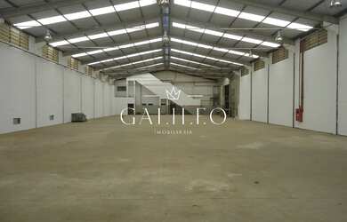 Imagem: O depósito possui 4 Vagas na garagem, 3.857m² de Área e