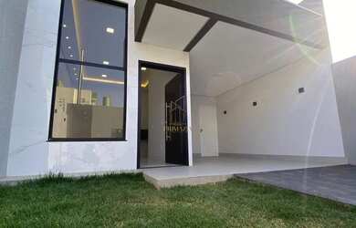 Imagem: A casa possui 3 Dormitórios, 2 Banheiros, 2 Vagas na garagem