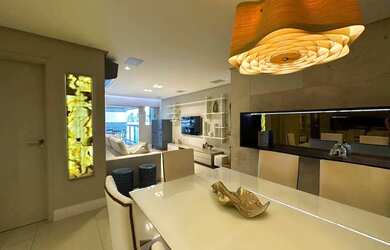 Imagem: O apartamento possui 4 Dormitórios, 5 Banheiros, 3 Vagas na