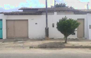 Imagem: A casa possui 2 Dormitórios, 1 Banheiro, 1 Vaga na garagem