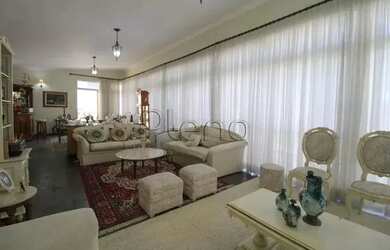 Imagem: A casa possui 3 Dormitórios, 2 Banheiros, 4 Vagas na garagem