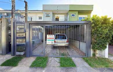 Imagem: A casa possui 3 Dormitórios, 1 Banheiro, 2 Vagas na garagem