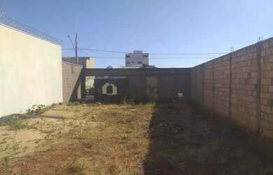 Imagem: O terreno possui 250m² de Área e está localizado em Parque