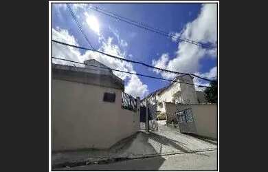 Imagem: A casa possui 2 Dormitórios, 2 Banheiros, 2 Vagas na garagem