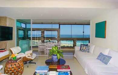 Imagem: O apartamento possui 4 Dormitórios, 3 Banheiros, 245m² de