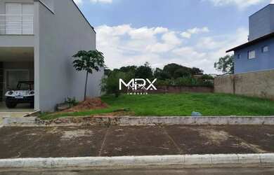 Imagem: O terreno possui 218m² de Área e está localizado em Dois