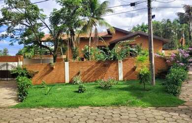 Imagem: A casa em condomínio possui 4 Dormitórios, 5 Banheiros, 5